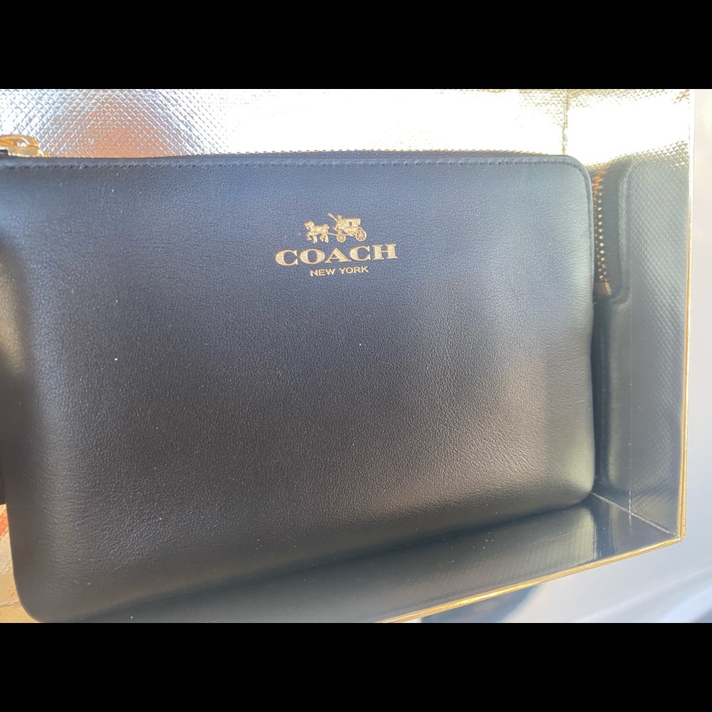 NWT Coach retail wristlet with gift box - Picture 3 of 8